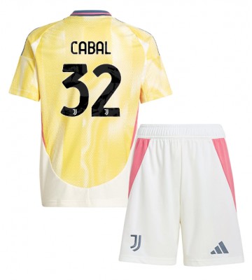 Juventus Juan Cabal #32 Borta Kläder Barn 2024-25 Kortärmad (+ Korta byxor)